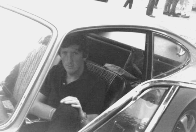Name:  Rouen les Essarts 1967 Brabham Winkelman Rindt arrive.jpg
Views: 3691
Size:  123.8 KB