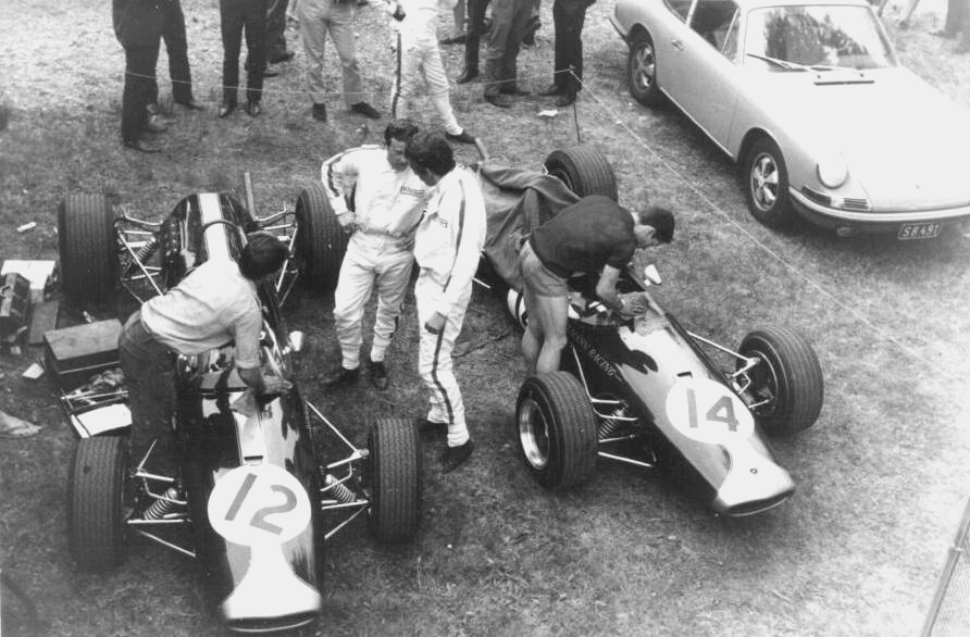 Name:  Rouen Les Essarts 1967 Brabham Winkelman Rindt et Rees 2.jpg
Views: 3619
Size:  309.8 KB