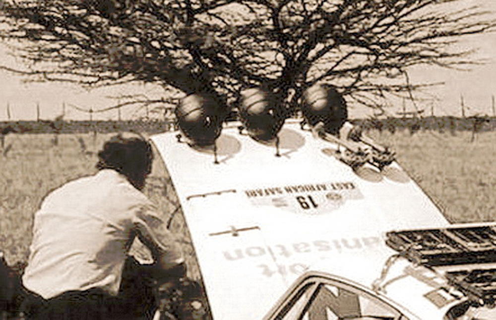 Name:  Early 911 Safari Rally - Front Pallas Hood Lamps Covers - Photo 02.jpg
Views: 1428
Size:  110.6 KB
