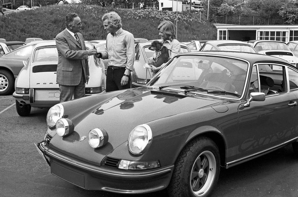 Name:  1973 Porsche 2.7L 911 Carrera RS Touring - Uli Hoene.jpg
Views: 846
Size:  129.5 KB