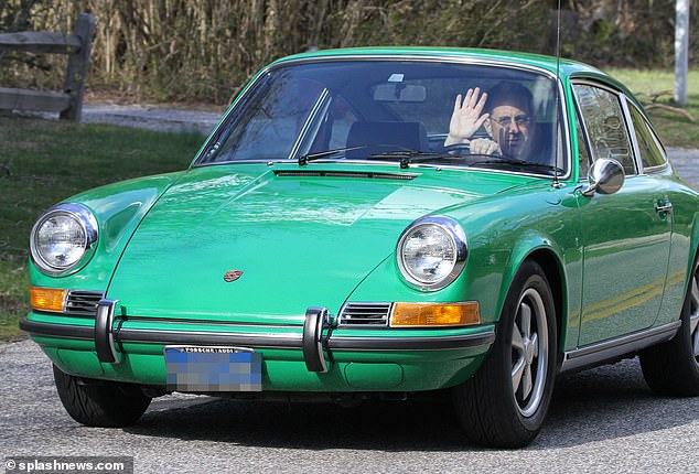 Name:  Jerry_Seinfeld 2.2L 911S 1.jpg
Views: 920
Size:  76.0 KB
