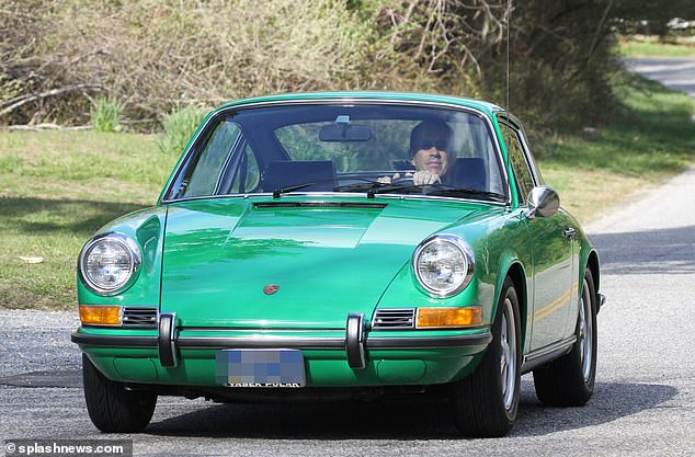 Name:  Jerry_Seinfeld 2.2L 911S 2.jpg
Views: 900
Size:  75.1 KB