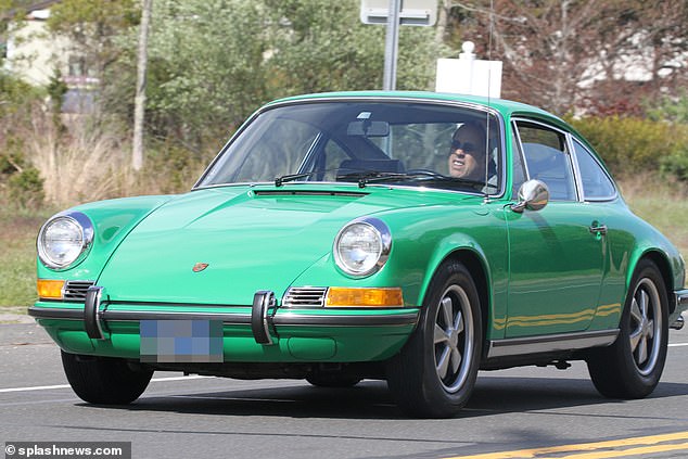 Name:  Jerry_Seinfeld 2.2L 911S 4.jpg
Views: 517
Size:  67.0 KB