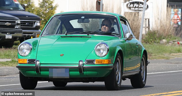 Name:  Jerry_Seinfeld 2.2L 911S 5.jpg
Views: 888
Size:  53.8 KB
