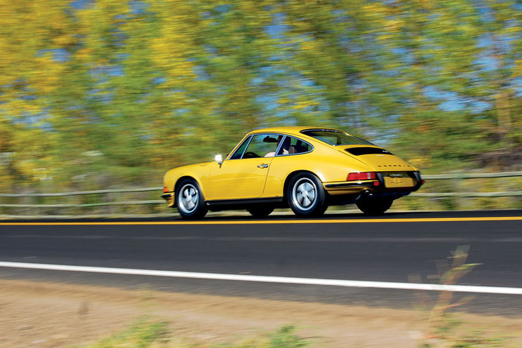 Name:  73_911T_Gold_Coupe_7.jpg
Views: 627
Size:  103.6 KB