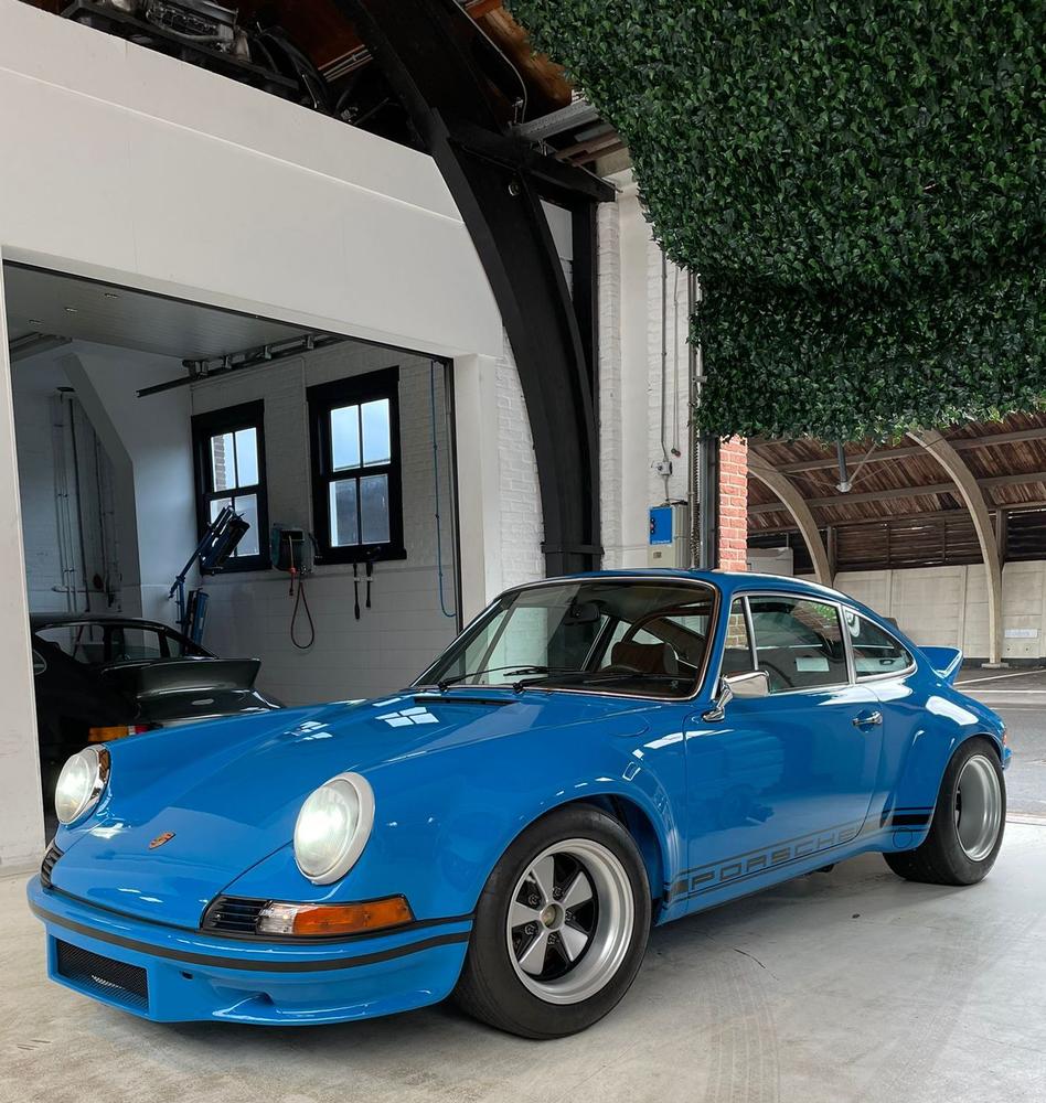 Name:  Schtroumpf Porsche Stripe Front 3:4.jpg
Views: 399
Size:  156.0 KB